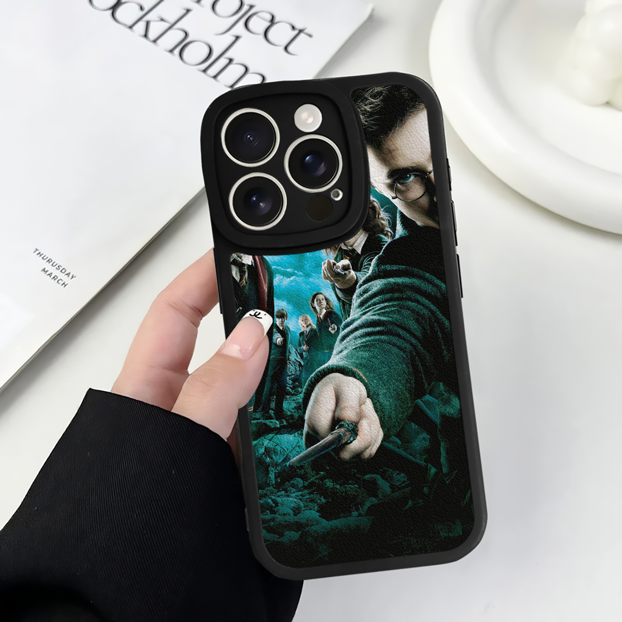 （画像用） Harry Potter ハリー・ポッターシリーズ 【iPhone 16シリーズ対応】シリコンスマホケース（レザー調） 材質：シリコン